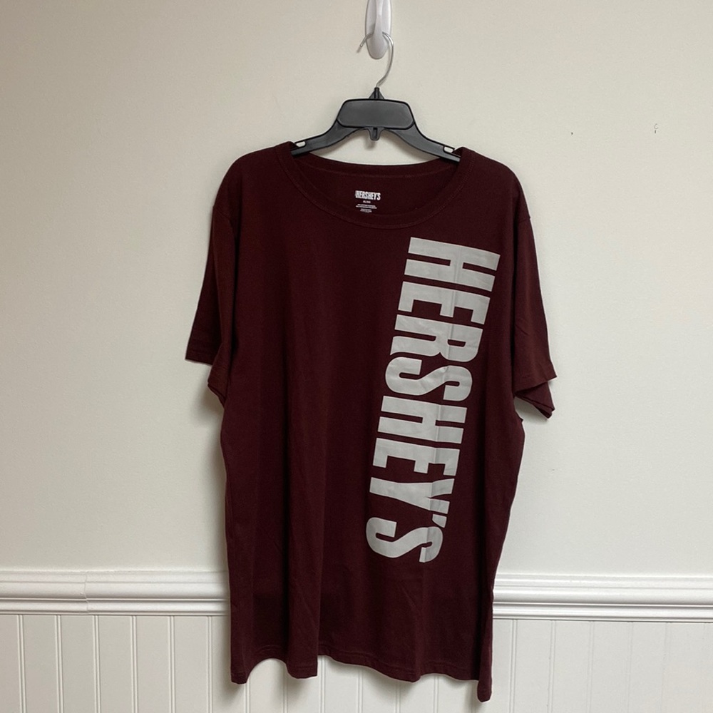 Hershey’s Men lounge Shirt XL